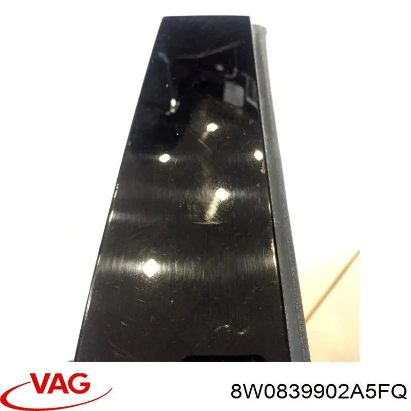 8W0839902A5FQ VAG Накладка задніх дверей, правих, вертикальних