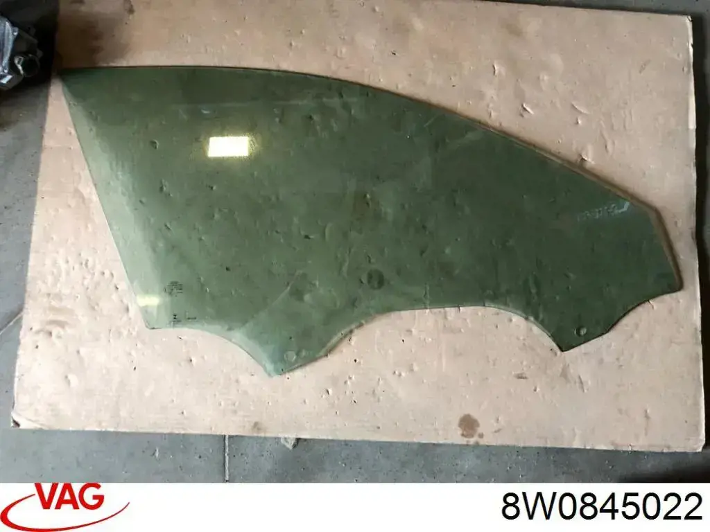 Скло передніх дверей, правою 8W0845022 VAG