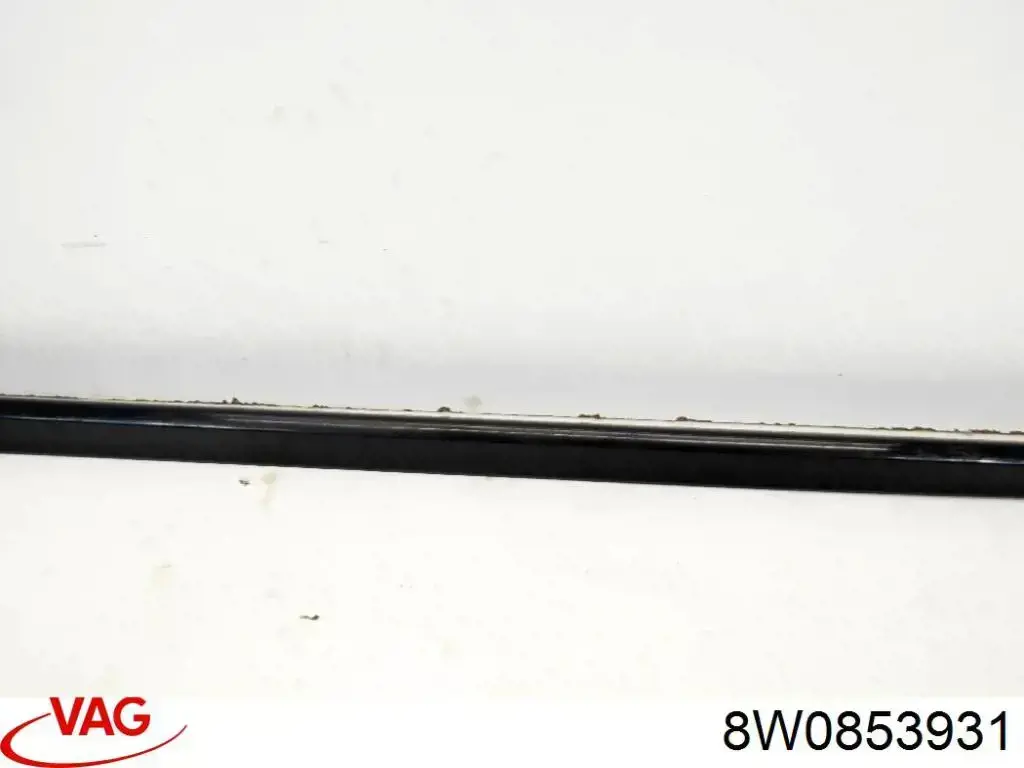 Накладка зовнішня (молдинг) порога, лівий VAG 8W0853931 ціна, від 59.94 USD