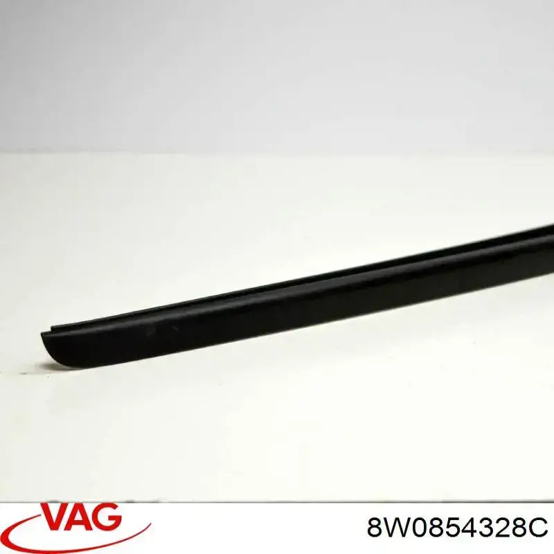 Правий молдинг вітрового скла VAG 8W0854328C