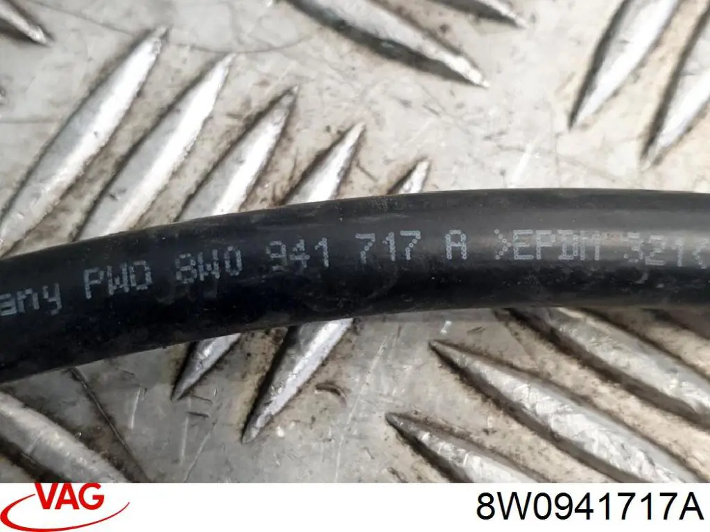 Шланг омивача фар VAG 8W0941718A
