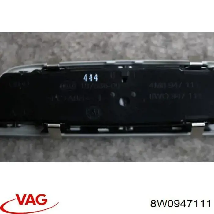 Плафон освітлення салону/кабіни, задній VAG 8W0947111