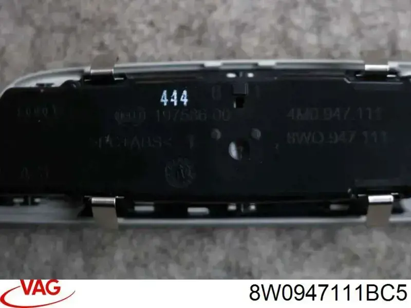 Плафон освітлення салона/кабіни, задній 8W0947111BC5 VAG