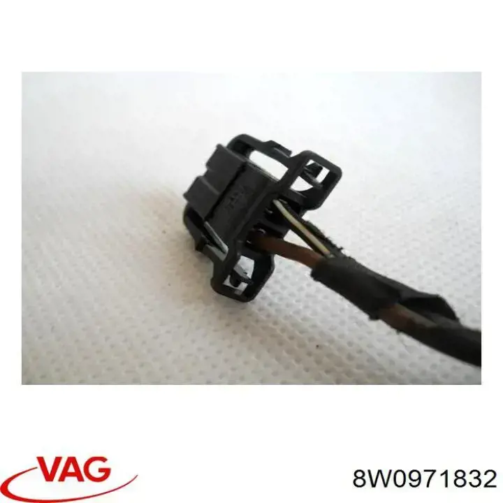 8W0971832 VAG Роз'єм (фішка) ліхтаря підсвітки номерного знака