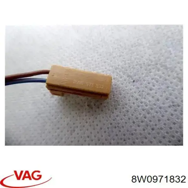 Купити 8W0971832 VAG Роз'єм (фішка) ліхтаря підсвітки номерного знака