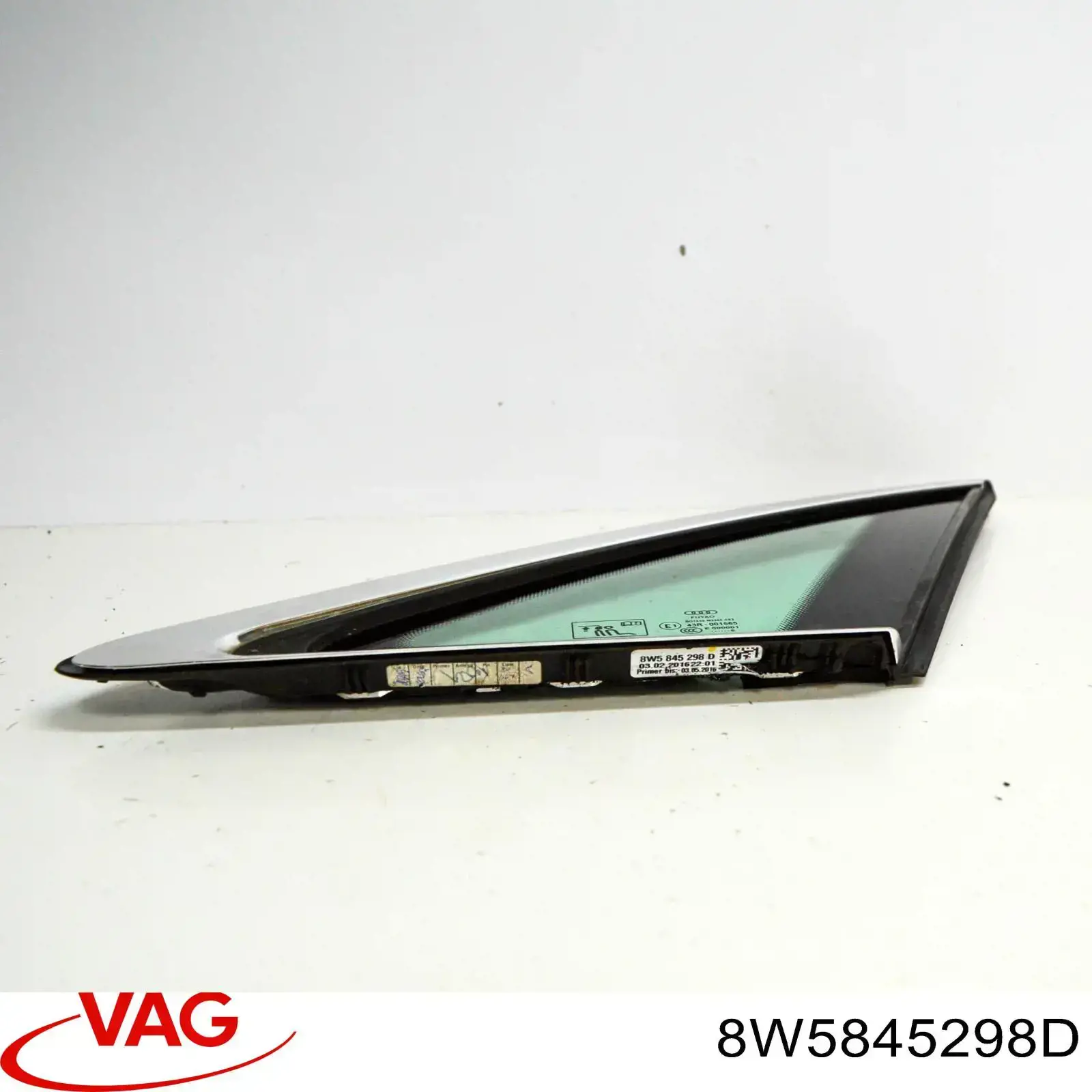 Скло-кватирка двері, задній, правій 8W5845298D VAG