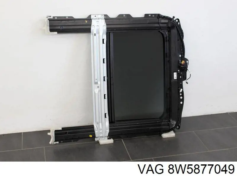 8W5877049 VAG Панель люка