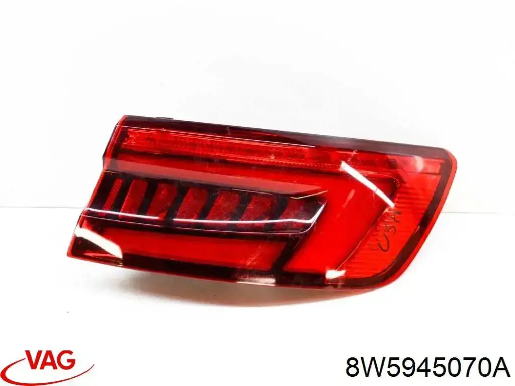 Задній правий стоп Audi A4 B9