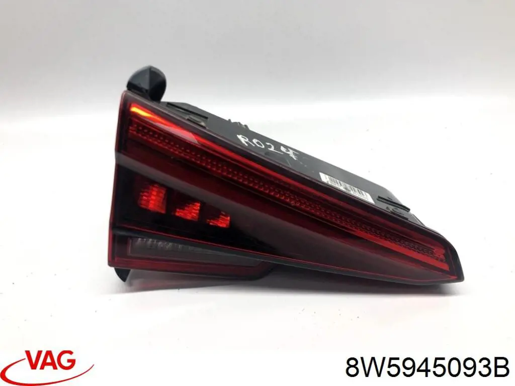 Стоп задній VAG 8W5945093B ціна, від 376.02 USD
