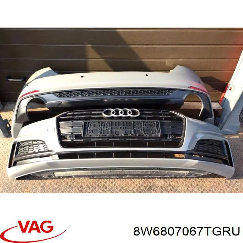 Задній бампер 8W6807067TGRU VAG
