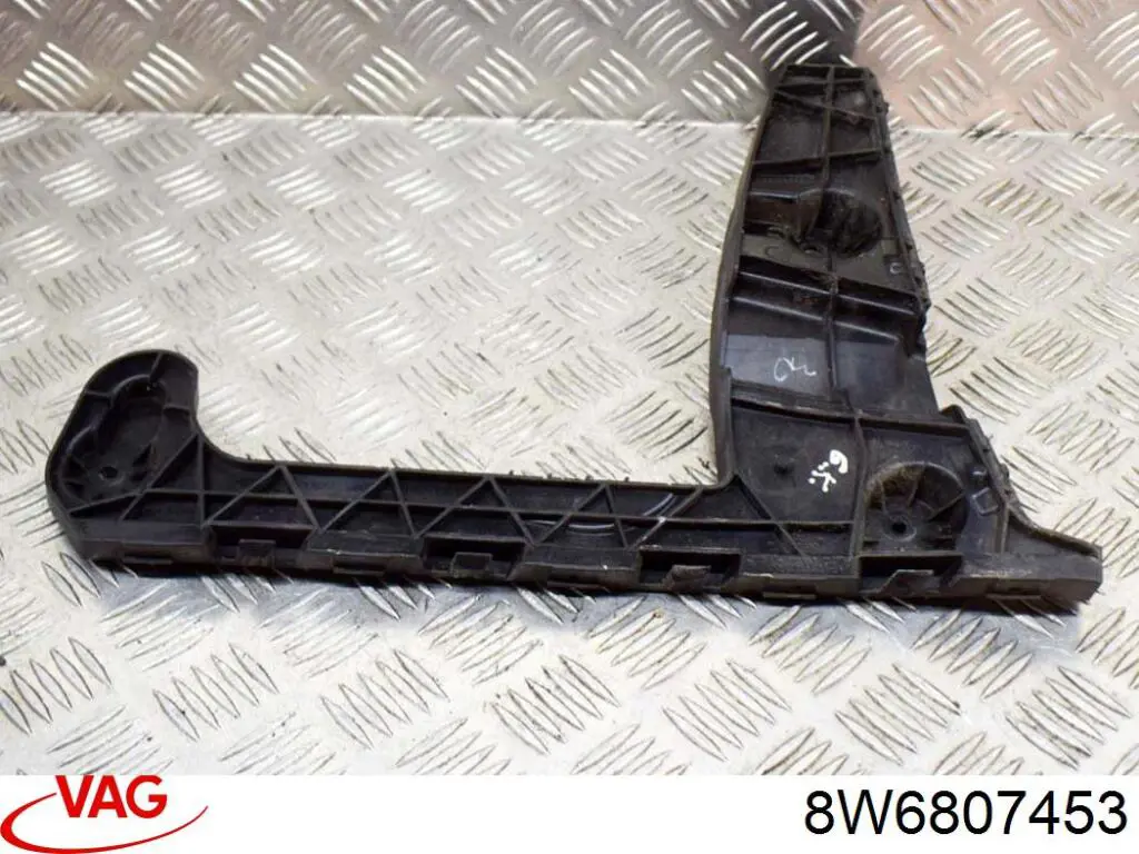 Купити 8W6807453 VAG Лівий кронштейн кріплення бампера заднього