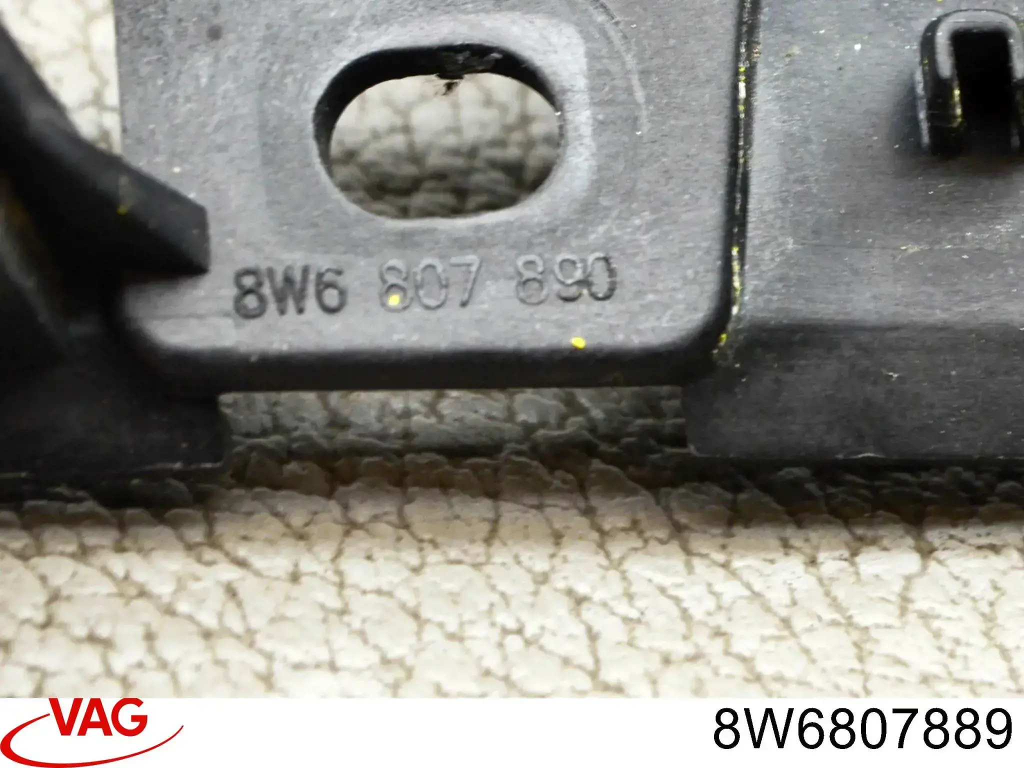 Направляюча заднього бампера, ліва VAG 8W6807889 ціна, від 9.89 USD