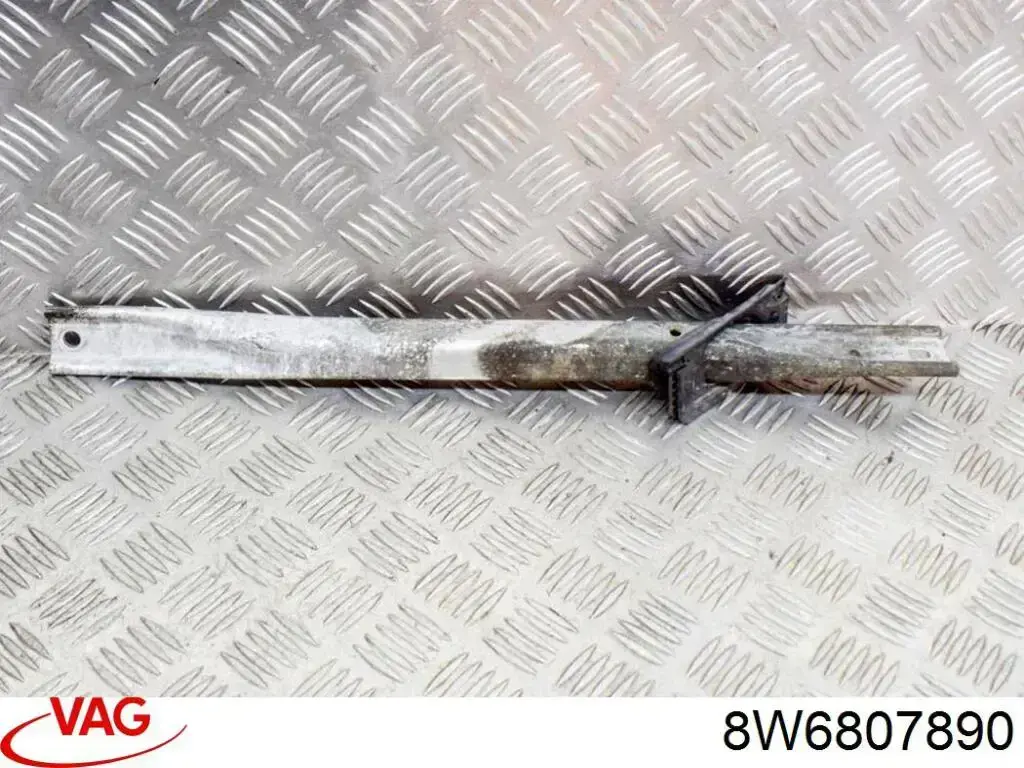 Направляюча заднього бампера, права VAG 8W6807890 ціна, від 10.44 USD