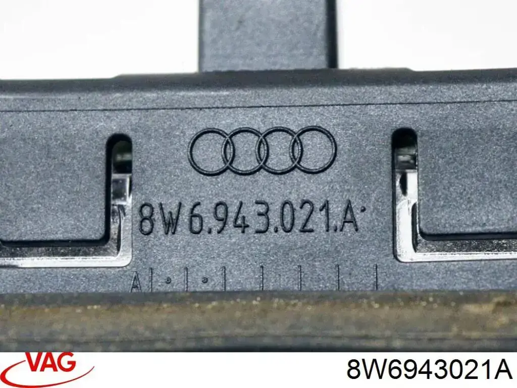 Ліхтар підсвічування заднього номерного знака VAG 8W6943021A