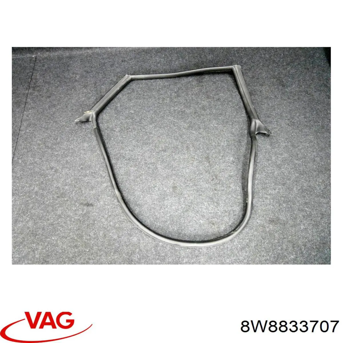 Ущільнювач двері задньої лівої (на кузові) 8W8833707 VAG