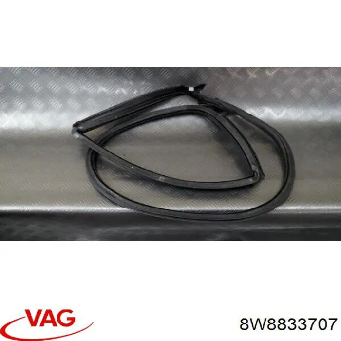 8W8833707 VAG Прокладка дверей задніх, лівих (на кузові)