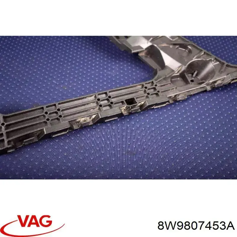 8W9807453A VAG Направляюча заднього бампера, ліва