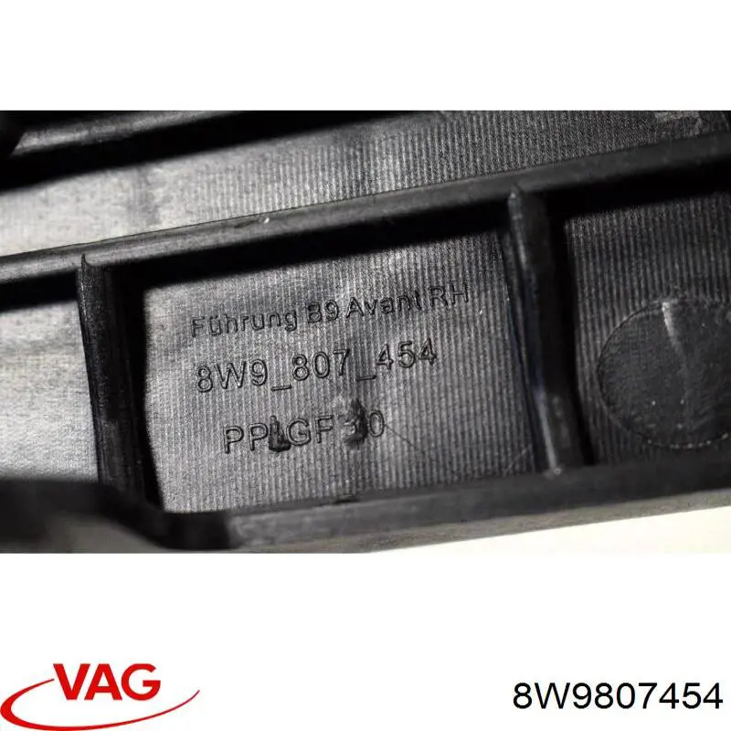 Купити 8W9807454 VAG Направляюча заднього бампера, права