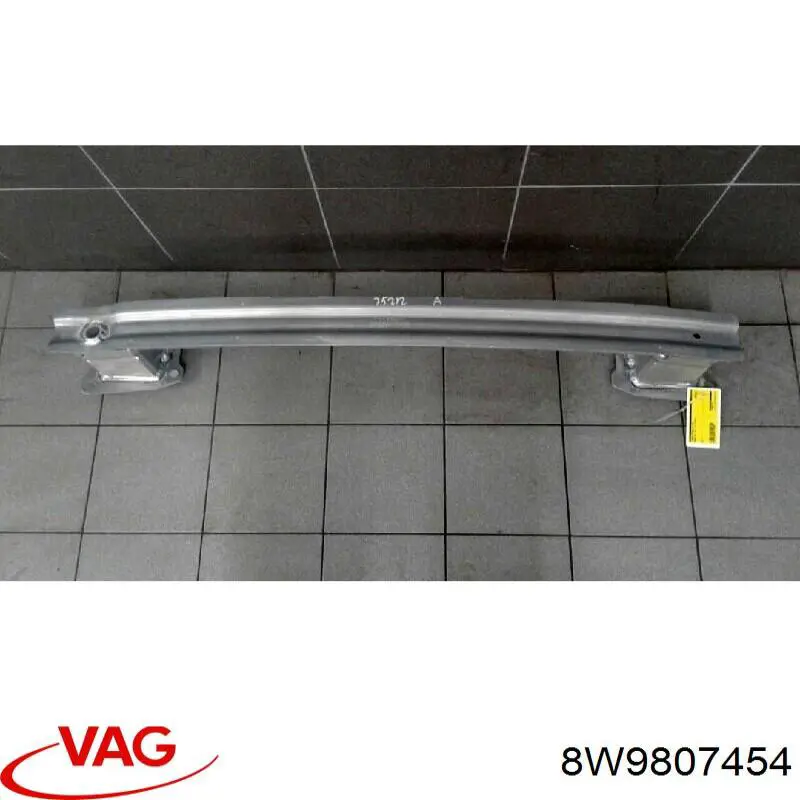Направляюча заднього бампера, права 8W9807454 VAG