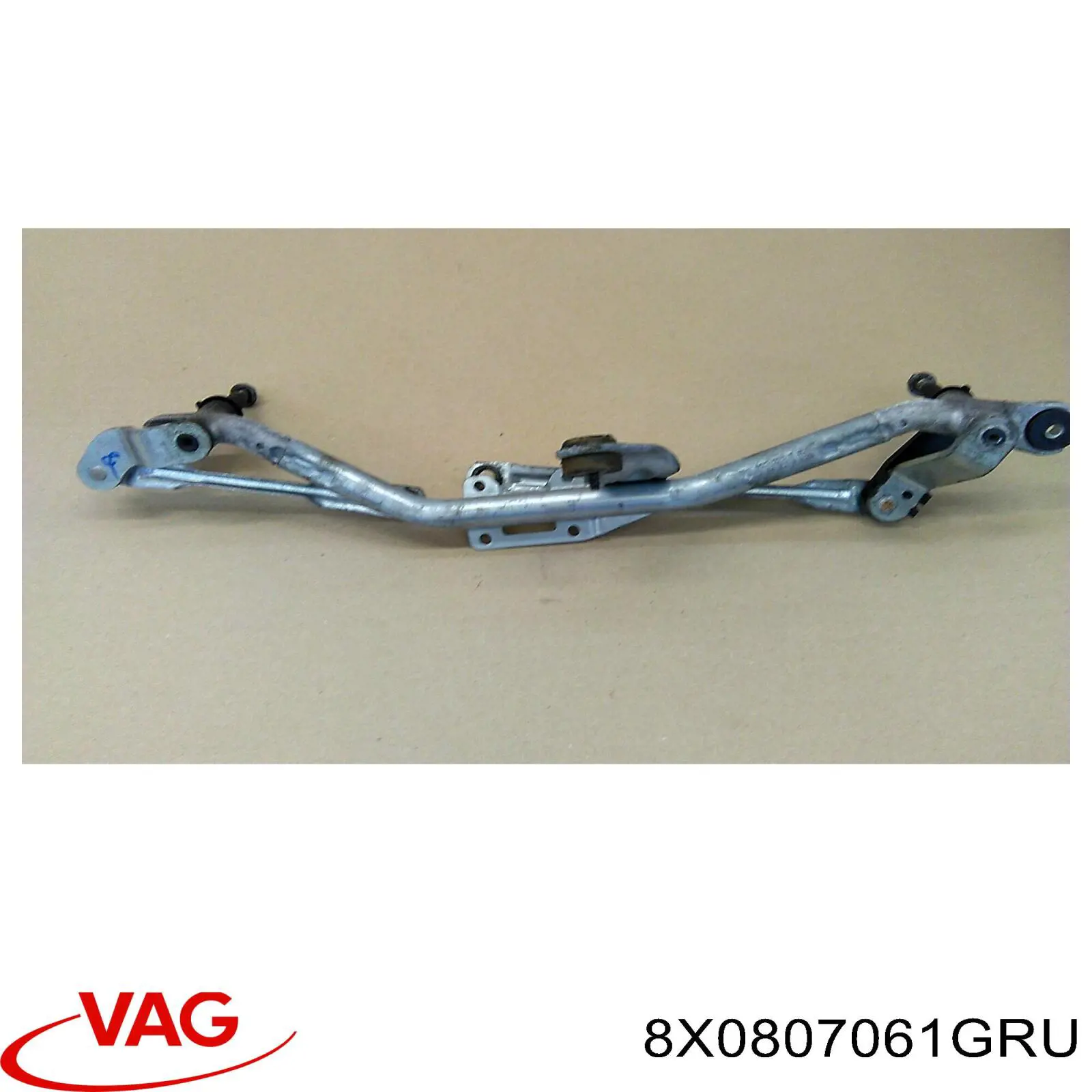 Нижня накладка на передній бампер VAG 8X0807061GRU ціна, від 30.39 USD