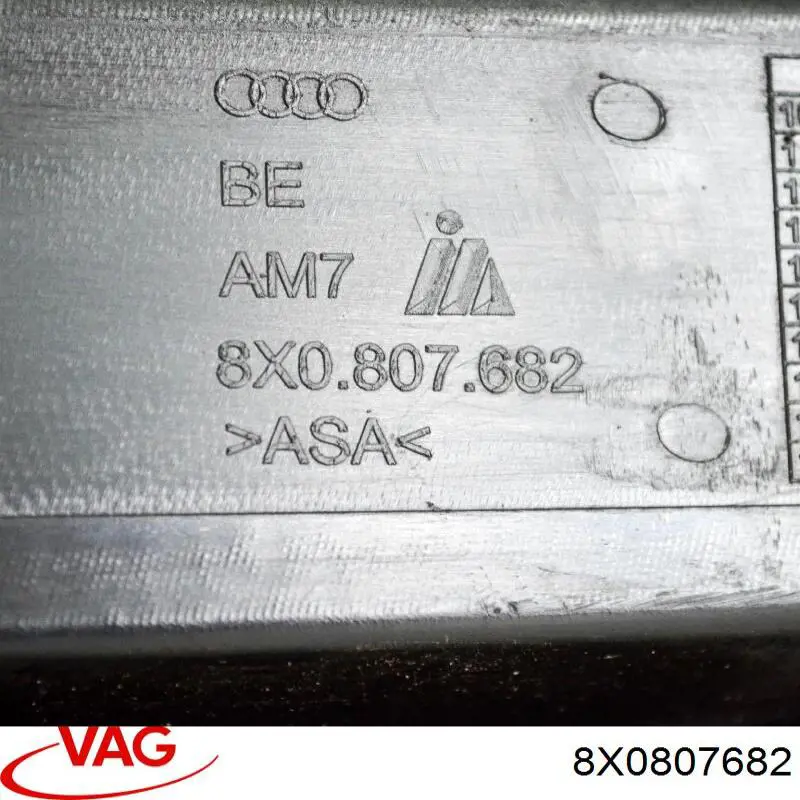 Купити 8X080768201C VAG Решітка переднього бампера, права