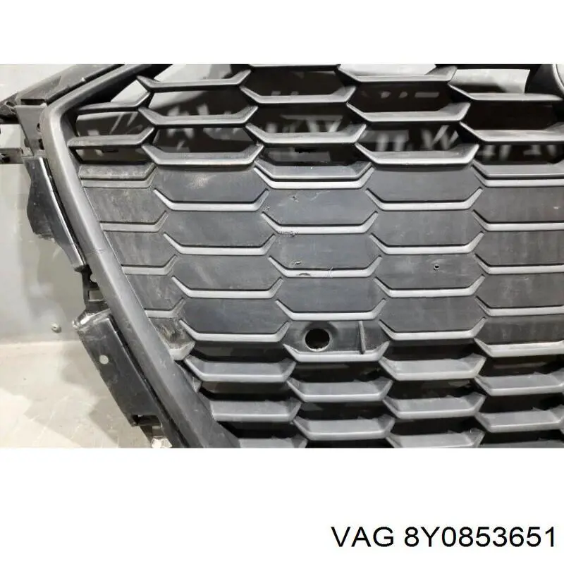 8Y0853651 VAG Решітка радіатора