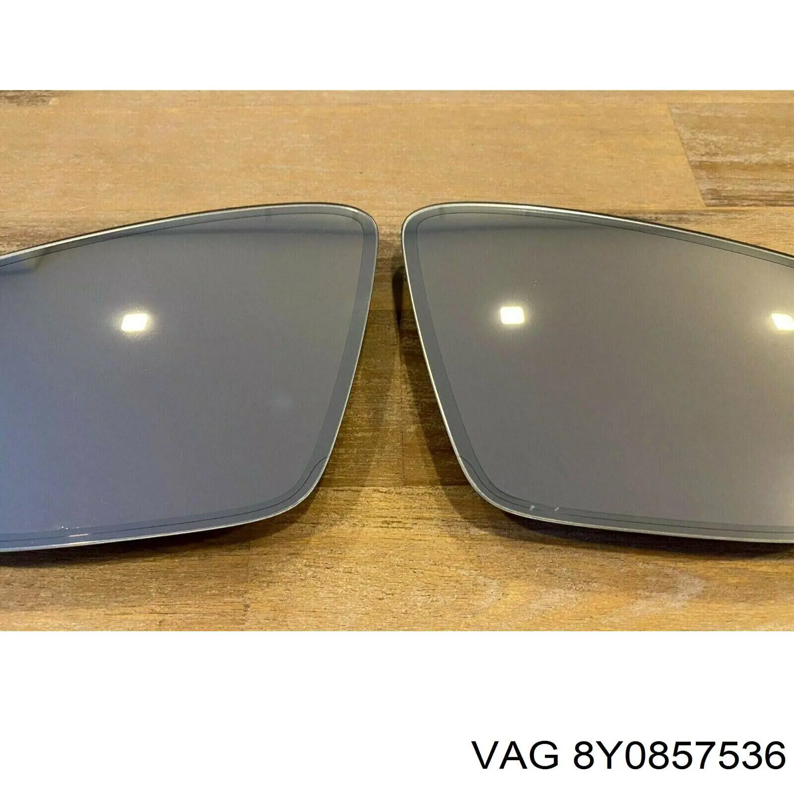 Купити 8Y0857536 VAG Скло дзеркала заднього виду, правого