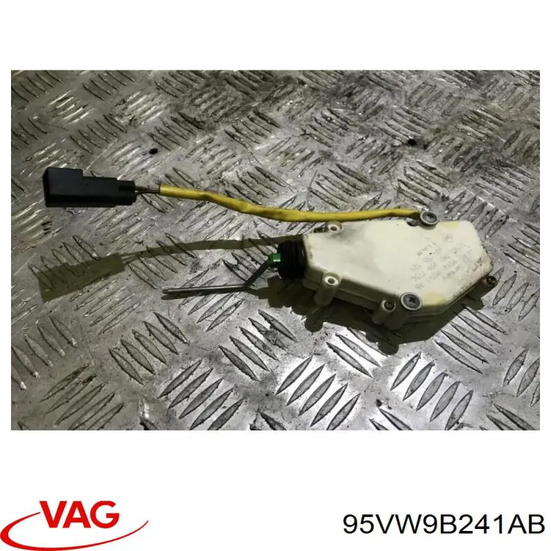 Мотор-привод відкриття лючка бака VAG 95VW9B241AB ціна, від 6.33 USD