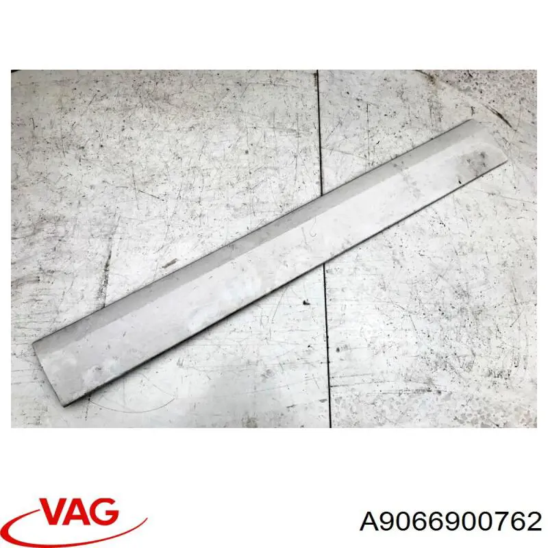 Молдинг бічний (зсувний) двері Mercedes A90669008009B51 ціна, від 14.00 USD
