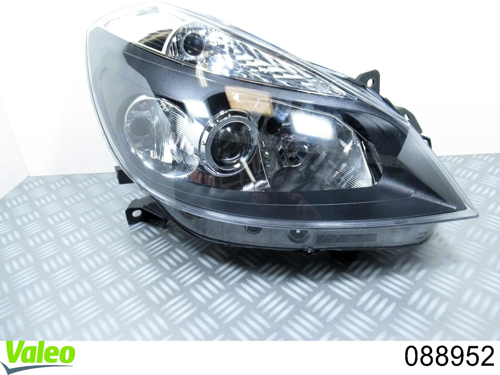 Фара правая VALEO 088952 ціна, від 127.56 USD