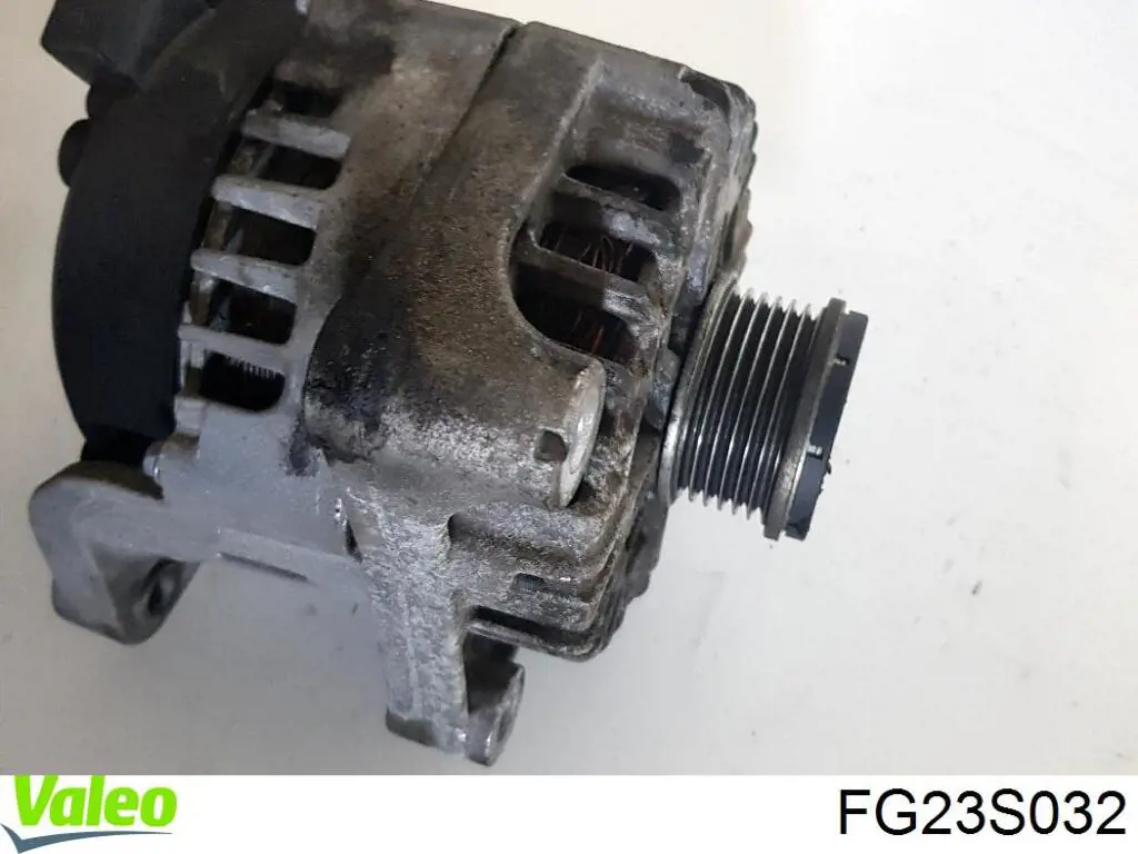 FG23S032 VALEO Авто генератор