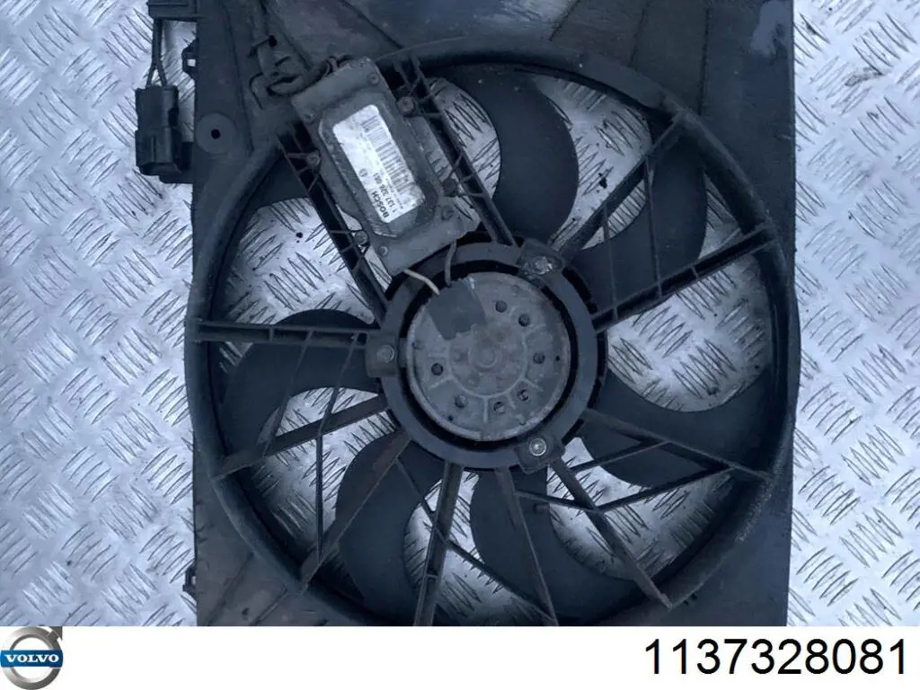 1151829 Ford Дифузор радіатора охолодження, в зборі з мотором і крильчаткою