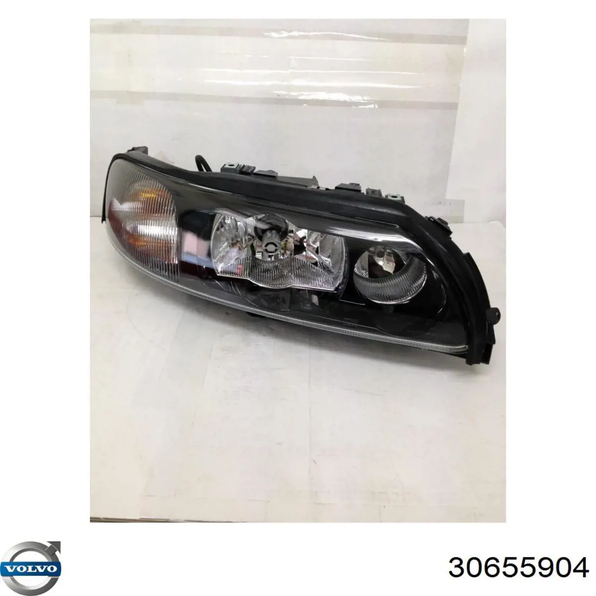 Фара правая Volvo 30655904 ціна, від 1289.43 USD
