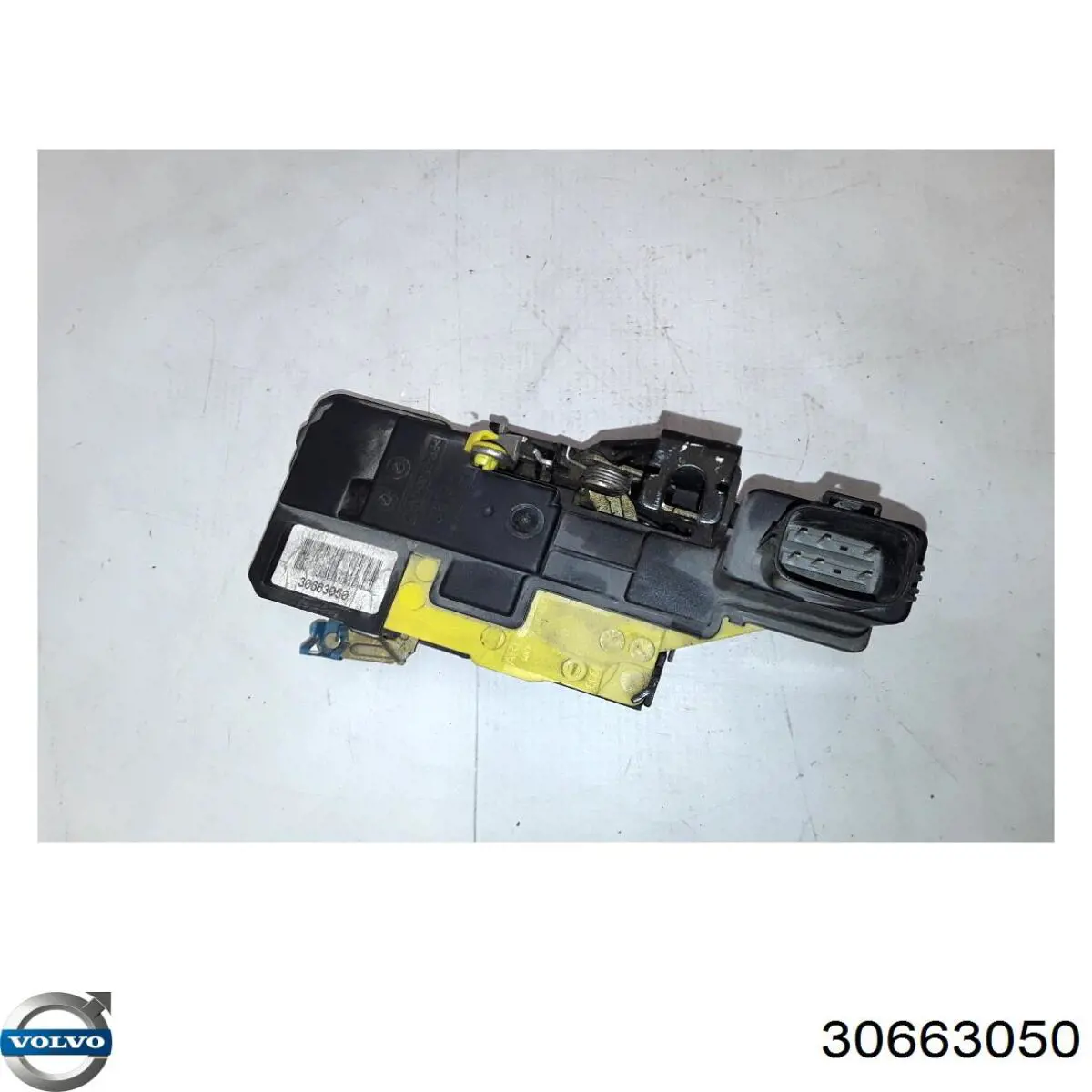 9203886 Volvo Замок задньої дверї, правої