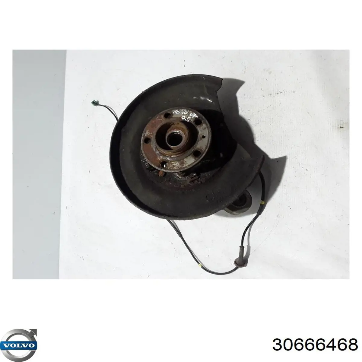 30666468 Volvo Цапфа поворотна права