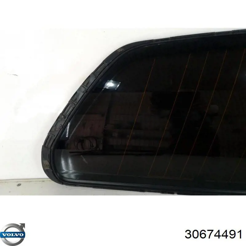 Купити 30779653 Volvo Скло багажного відсіку, праве
