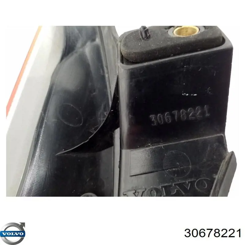 Ліхтар задній правий, верхній Volvo 30678221 ціна, від 15.20 USD