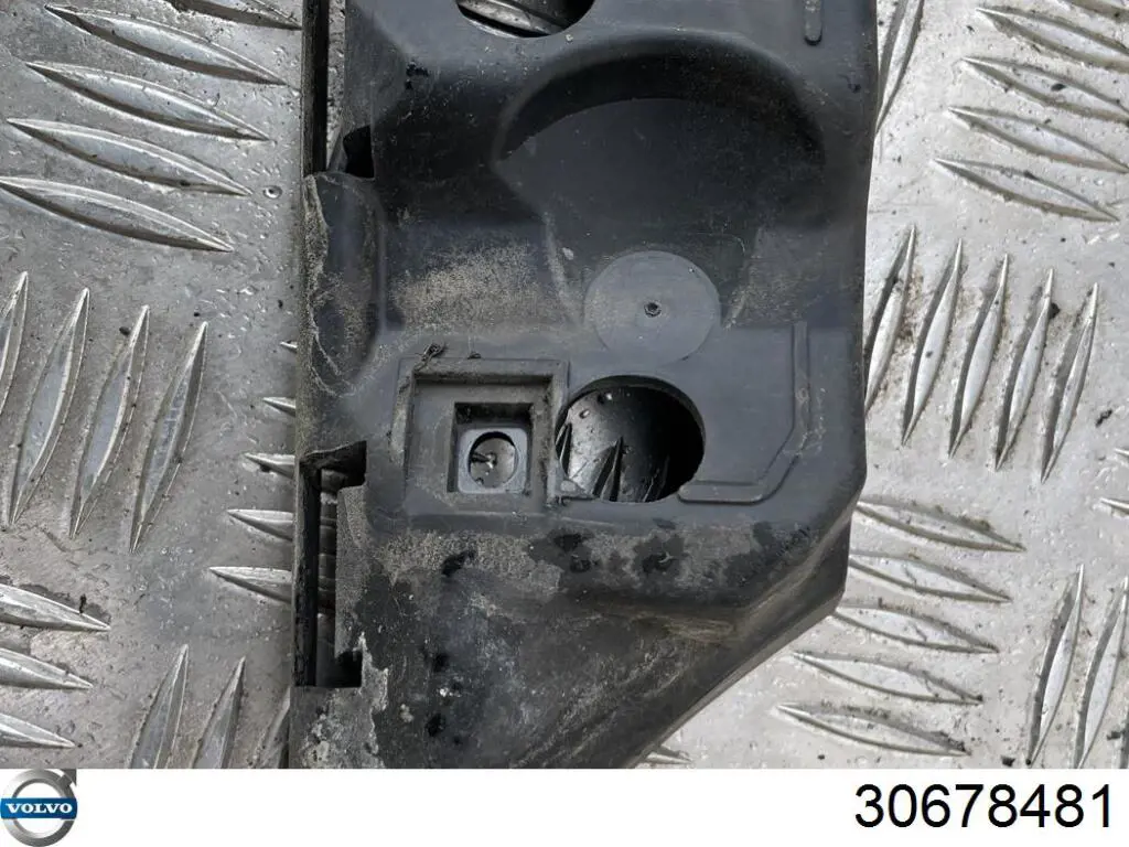 Кріплення бампера Volvo 30678481 ціна, від 7.97 USD