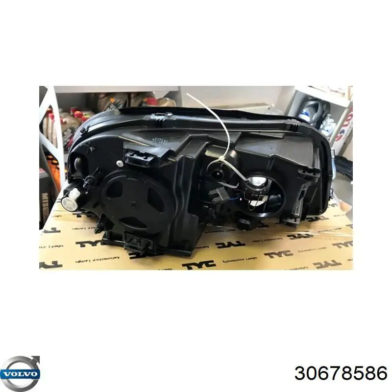 30678586 Volvo Фара дальнього світла в зборі