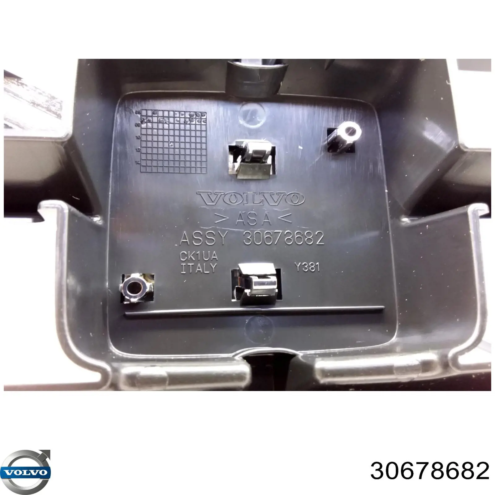 Облицювання радіатора Volvo 30678682 ціна, від 434.05 USD