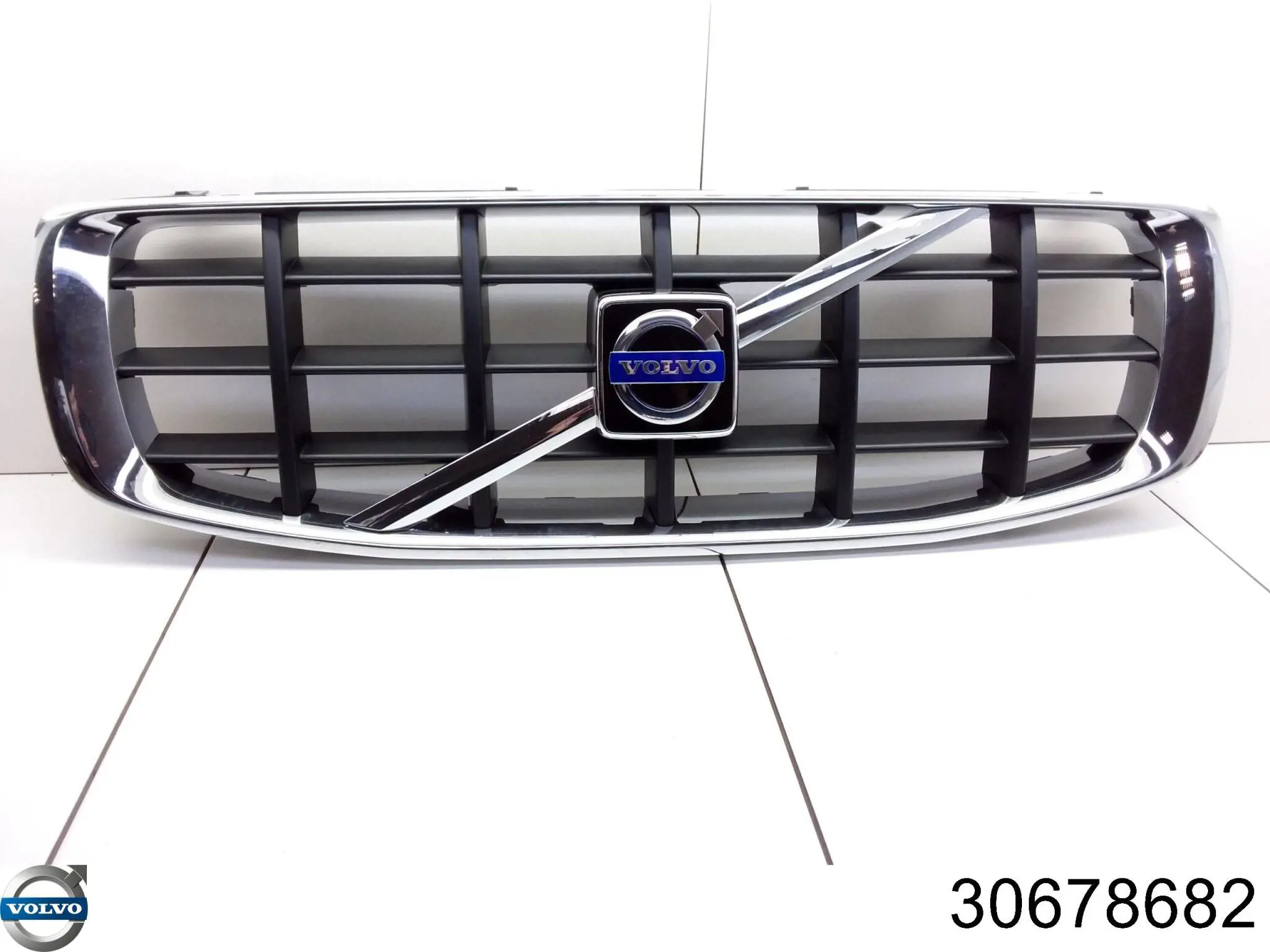 30678682 Volvo Решітка радіатора