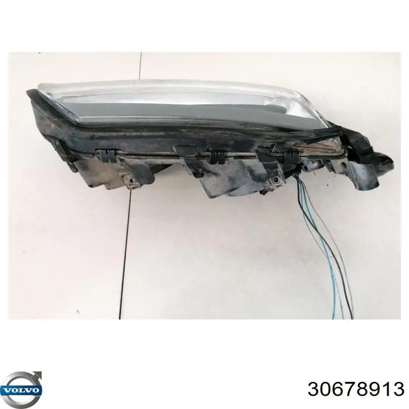 Купити 31335222 Volvo Права блок фара