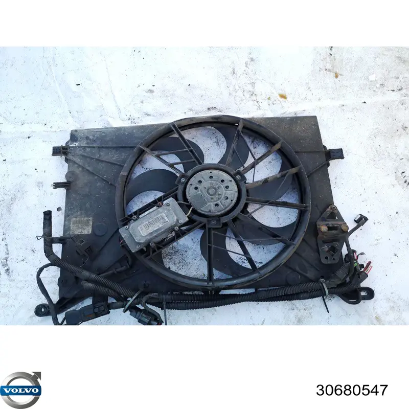 Купити 30680547 Volvo Дифузор радіатора охолодження, в зборі з двигуном і крильчаткою