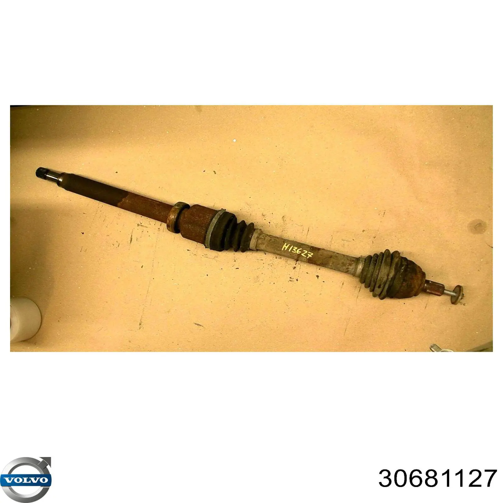 Купити 30681127 Volvo Піввісь права