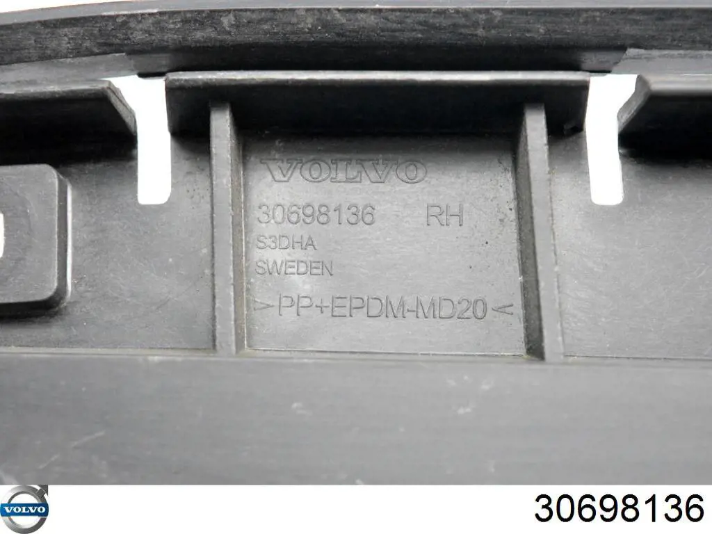 Направляюча заднього бампера, права 30698136 Volvo