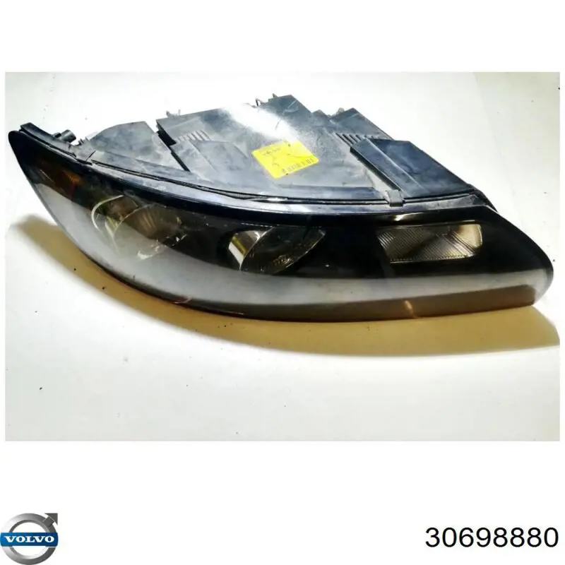 Фара правая Volvo 30698880 ціна, від 75.93 USD