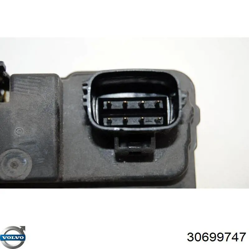 Замок дверей водія Volvo 30699747
