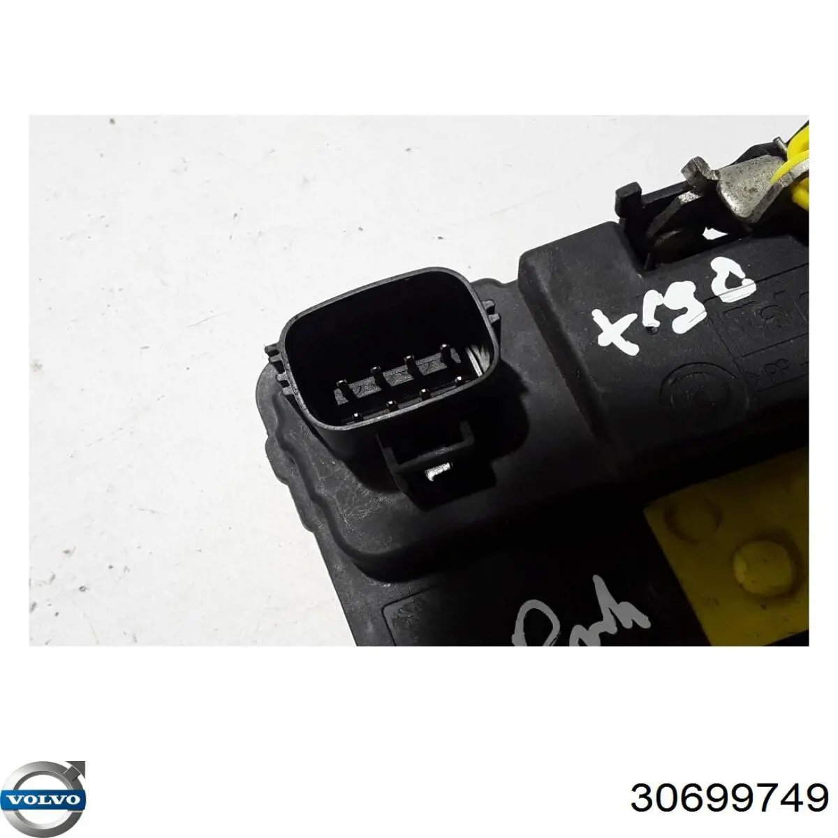 Купити 30699749 Volvo Замок дверки правої передньої