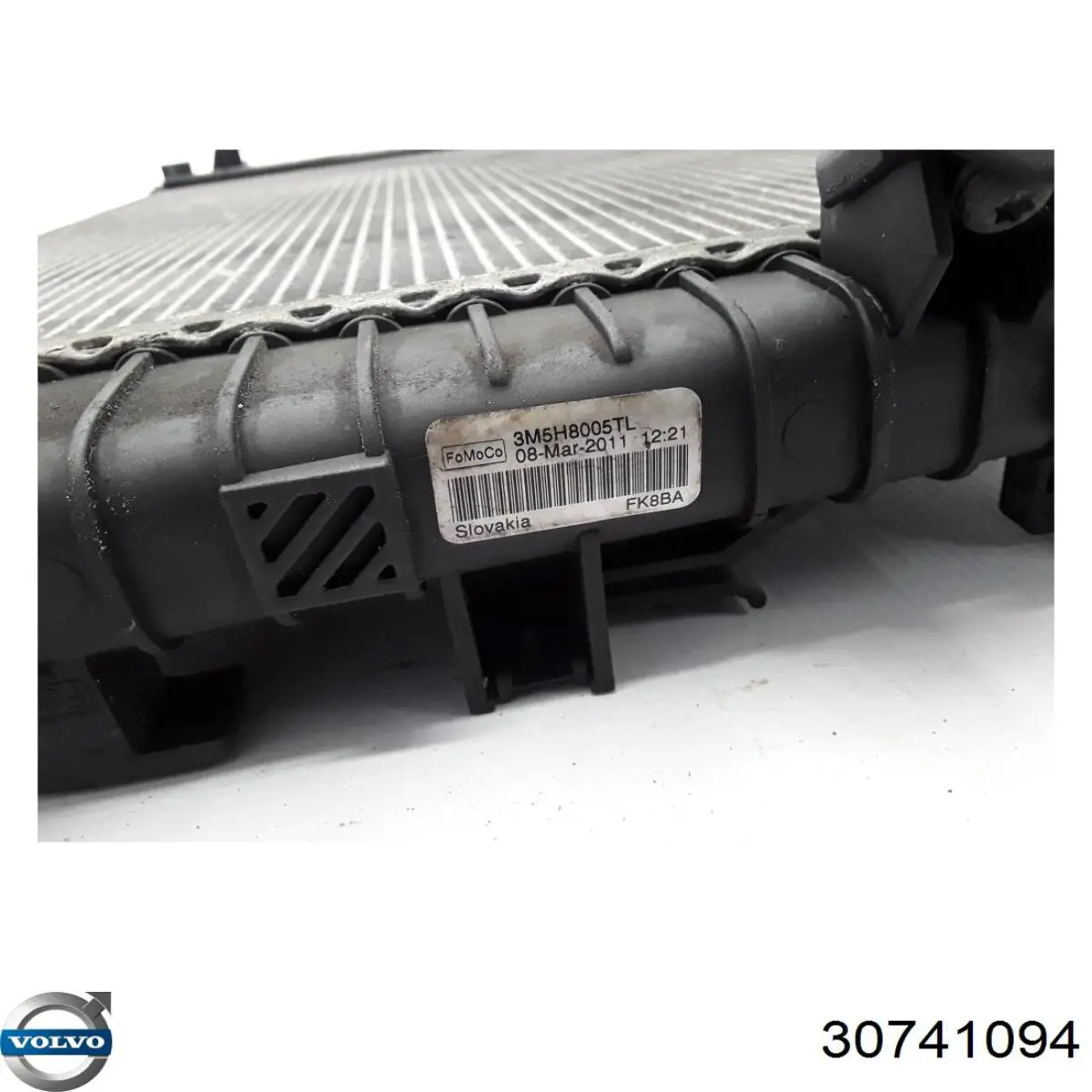 Купити 30741094 Volvo Радіатор двигуна