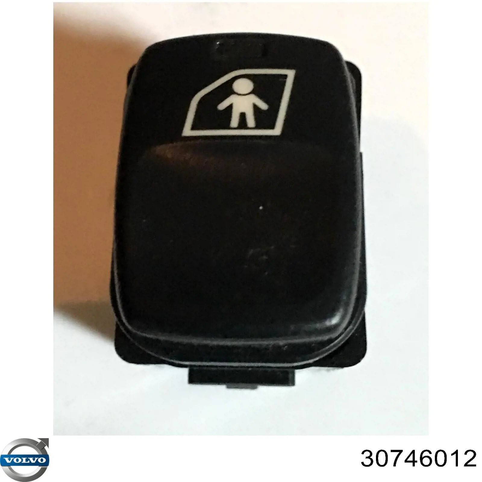 30746012 Volvo 